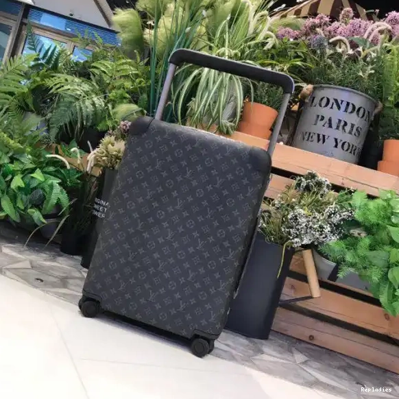55 Vuitton Louis HORIZON 0608